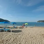 Golfo Della Apartman *